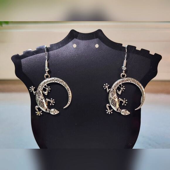 Artisan Jewelry - Antiqued Silver Lizard Statement Dangle Earrings / Pierced